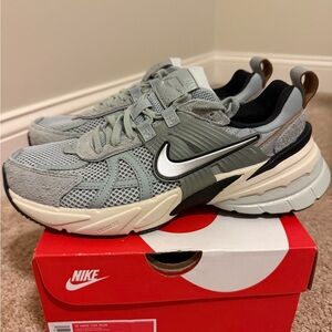 Nike Women’s V2K Running Shoes-Size 7-Light Pumice/Chrome